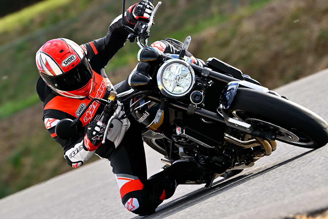 「公道と同じくサーキットでも、スゴそうなバイクを簡単に操る上手な人を演じられる」と、田宮はZ900RSの走りを評価する