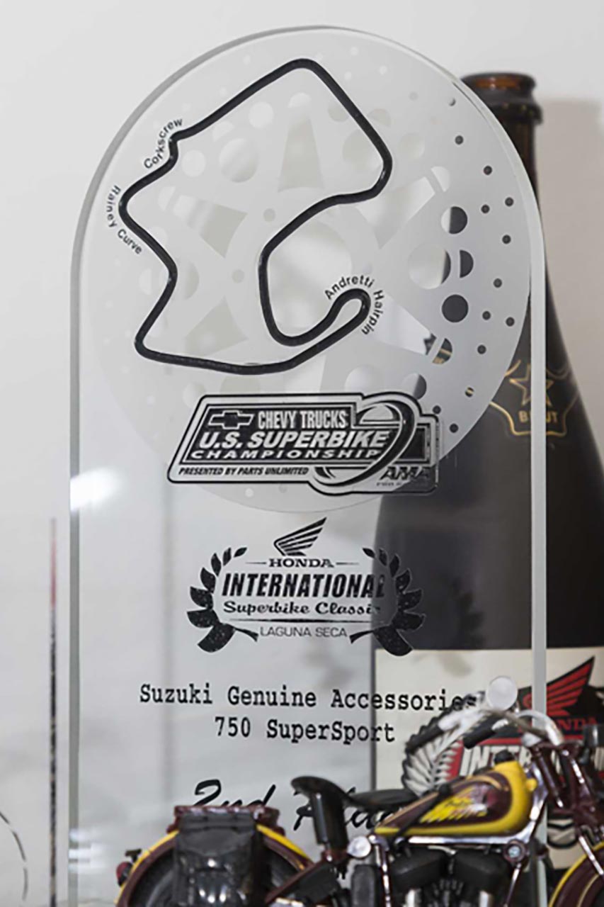 AMAスーパーバイク 750SSクラス2位入賞の表彰楯