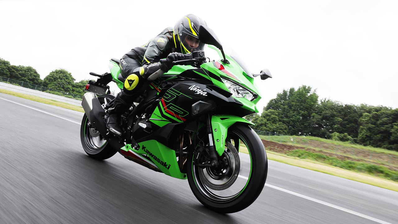 中野真矢×平嶋夏海インプレッションKAWASAKI Ninja ZX-25R SE 