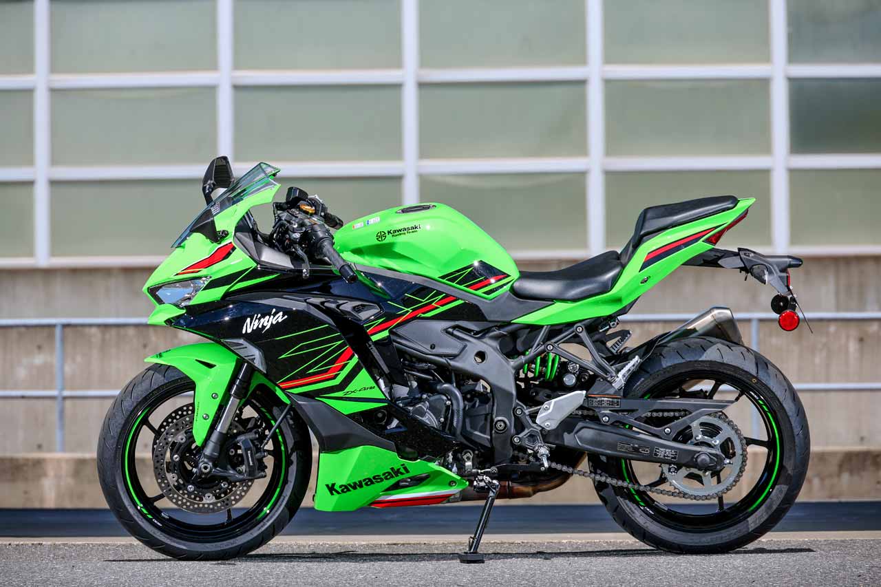 超話題の400cc4気筒を中野真矢が吟味！【KAWASAKI Ninja ZX-4RR KRT ...