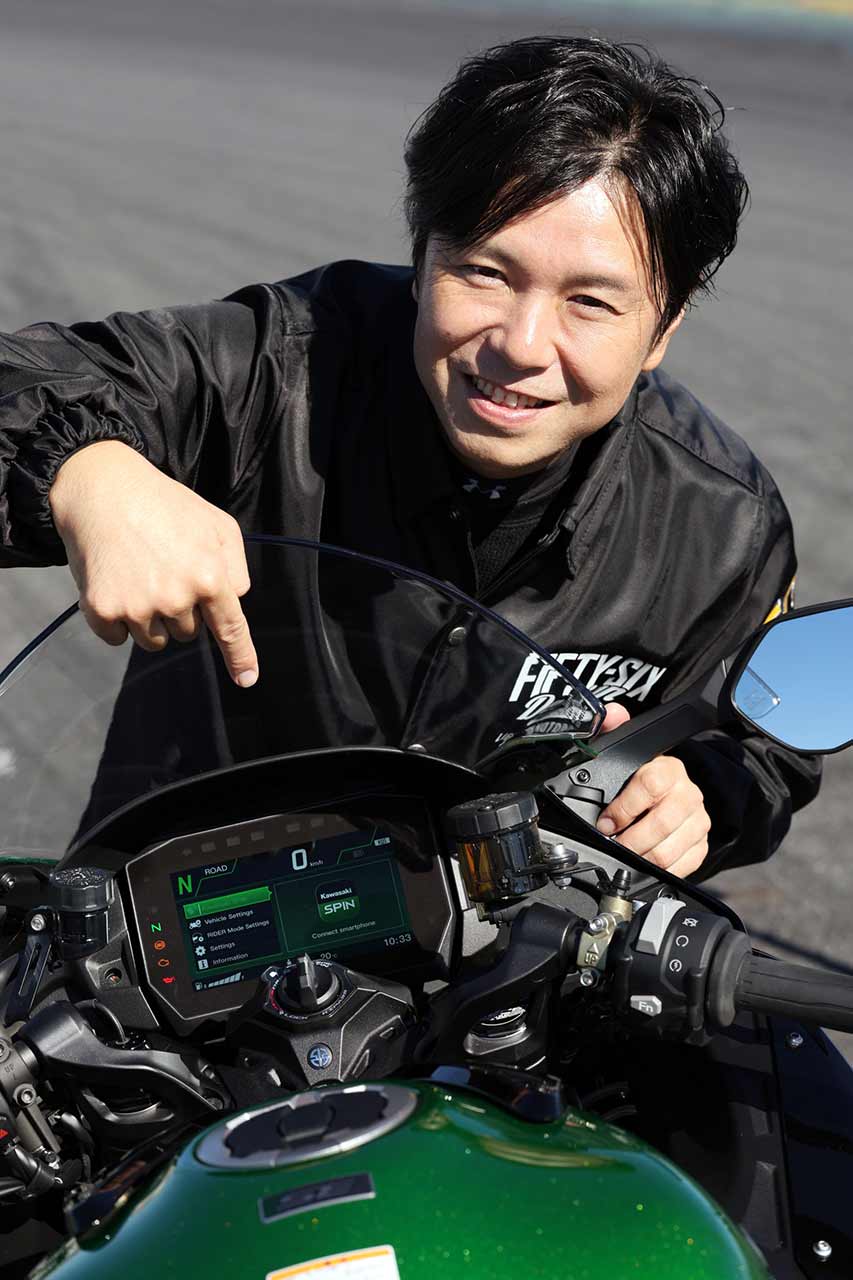 【電子制御を“全部乗せ”ギミック感が楽しい】
中野さんはNinja H2 SX SEの、他にないレベルで充実した電子制御を高く評価。「現状で考えられる、ほぼ全ての電子制御が盛り込まれていますよね？　メカ好きとしてはたまりません。しかも、どれも高性能で実用的です」