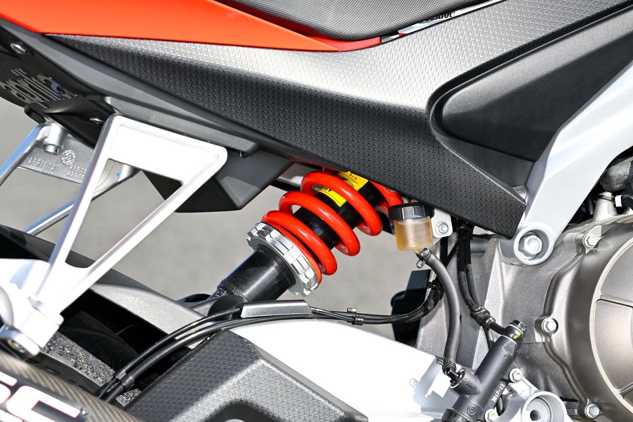 MotoGPマシンで実績あるSCプロジェクト製マフラーを装着