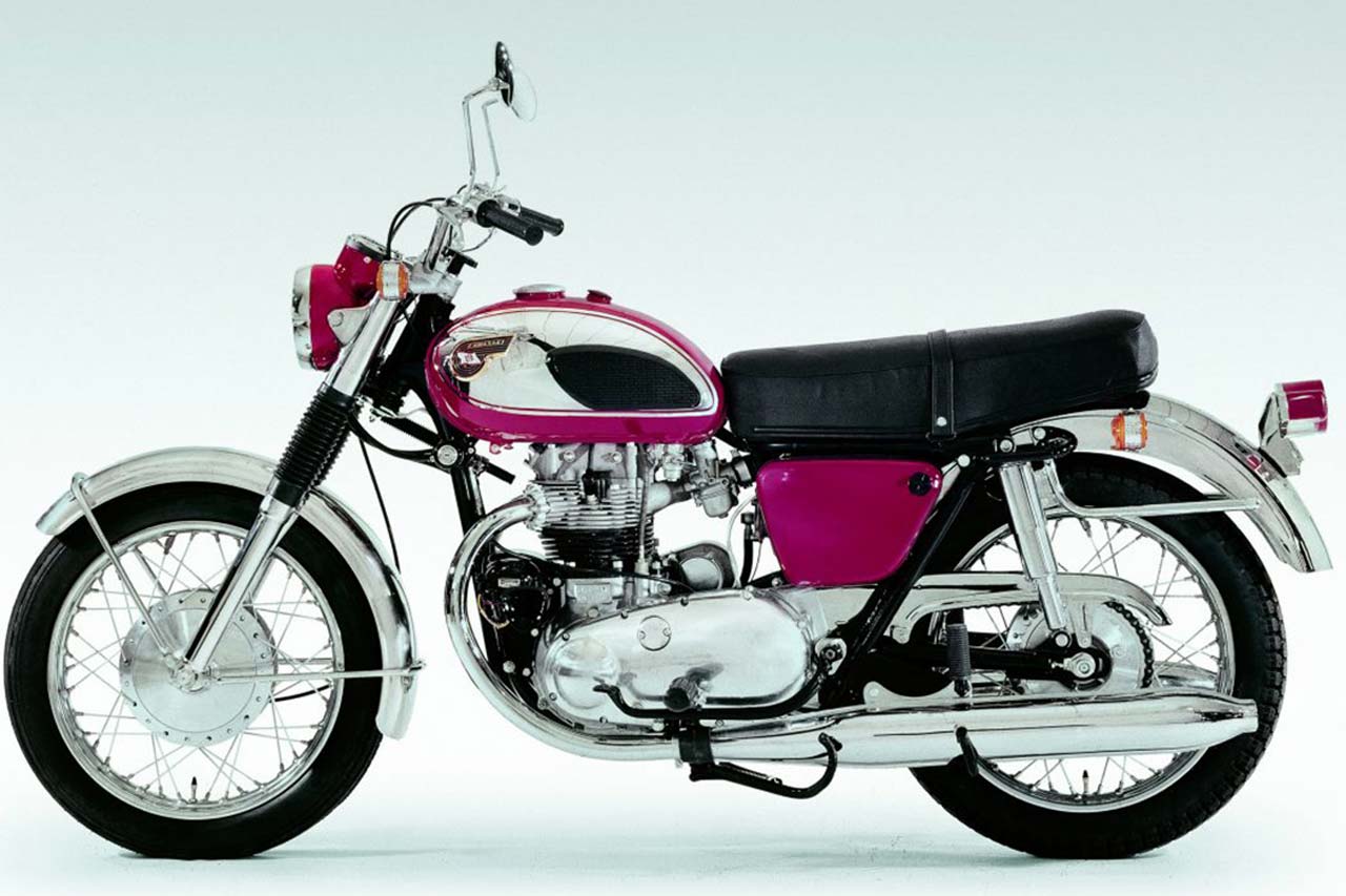 【1966年 650W1】当時の市販バイクの中では最大排気量（624 ㏄）を誇ったW1は、カワサキが吸収したメグロの車両をベースに発展させたもの。カワサキが開発した純オリジナルバイクではなかったのである