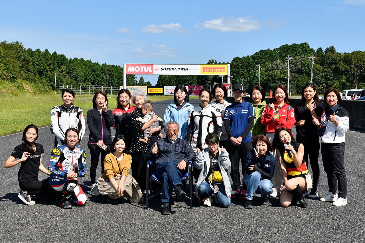 この秋に開催された、カスのモーターサイクルのサーキットイベント「カスノ大運動会」でのスナップ。今年で11回目となった、このイベントには、糟野さんを慕い多くのユーザーが集まった