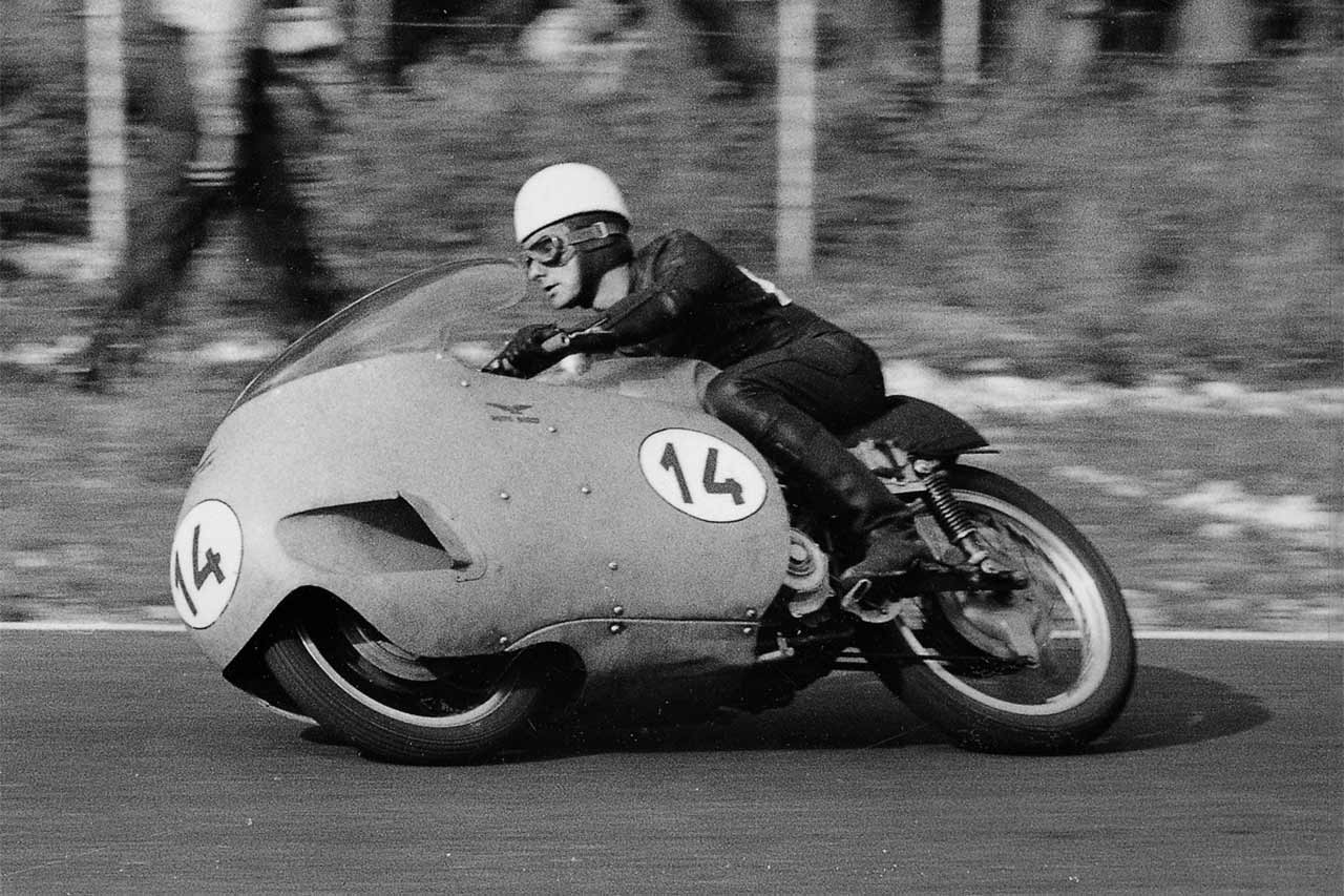 【1950年代中盤までは優れたレーサーを多数輩出】ロードレース世界選手権の350ccクラスでは1953年から5年連続でライダーズタイトルを獲得するなどして大活躍