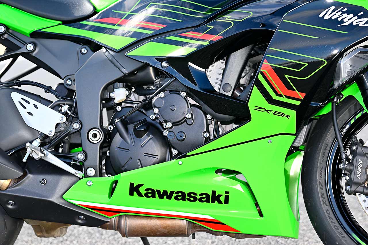 【Ninja ZX-6R KRT EDITION】
直列4気筒/636cc/128ps