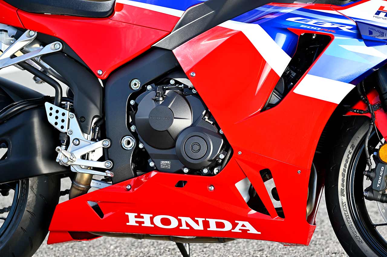 【HONDA CBR600RR】
直列4気筒/599cc/121ps