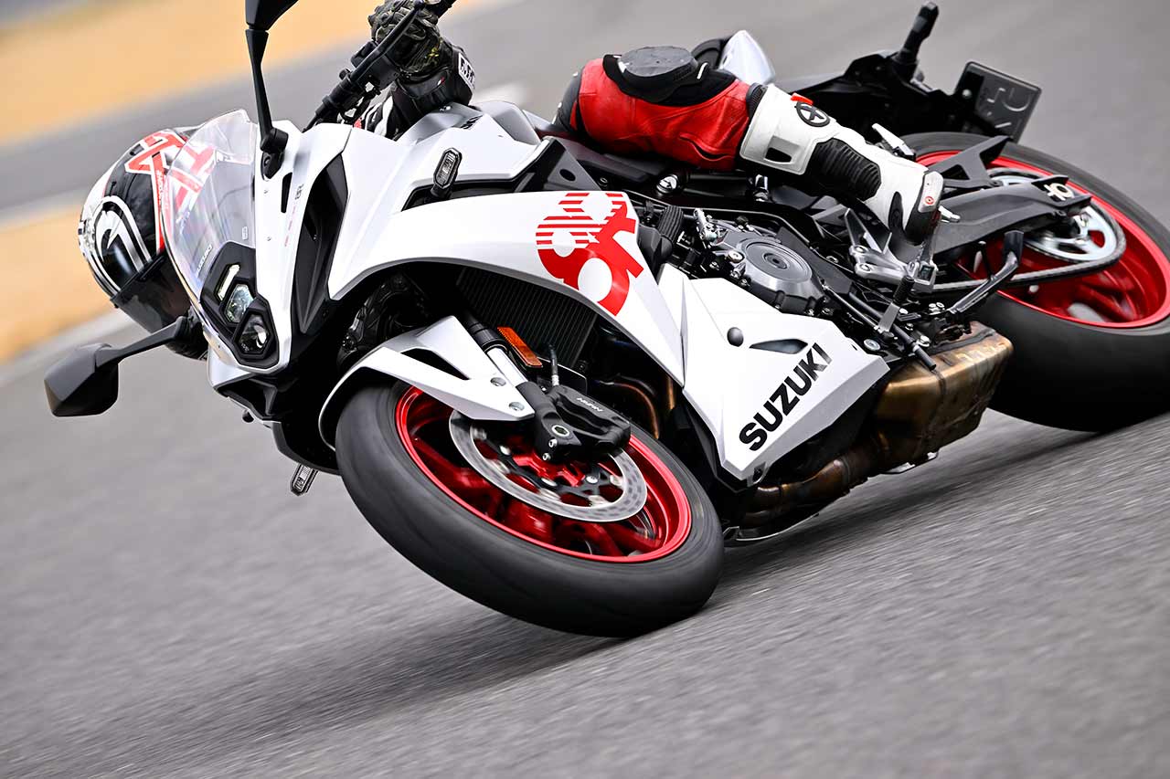 SUZUKI GSX-8R