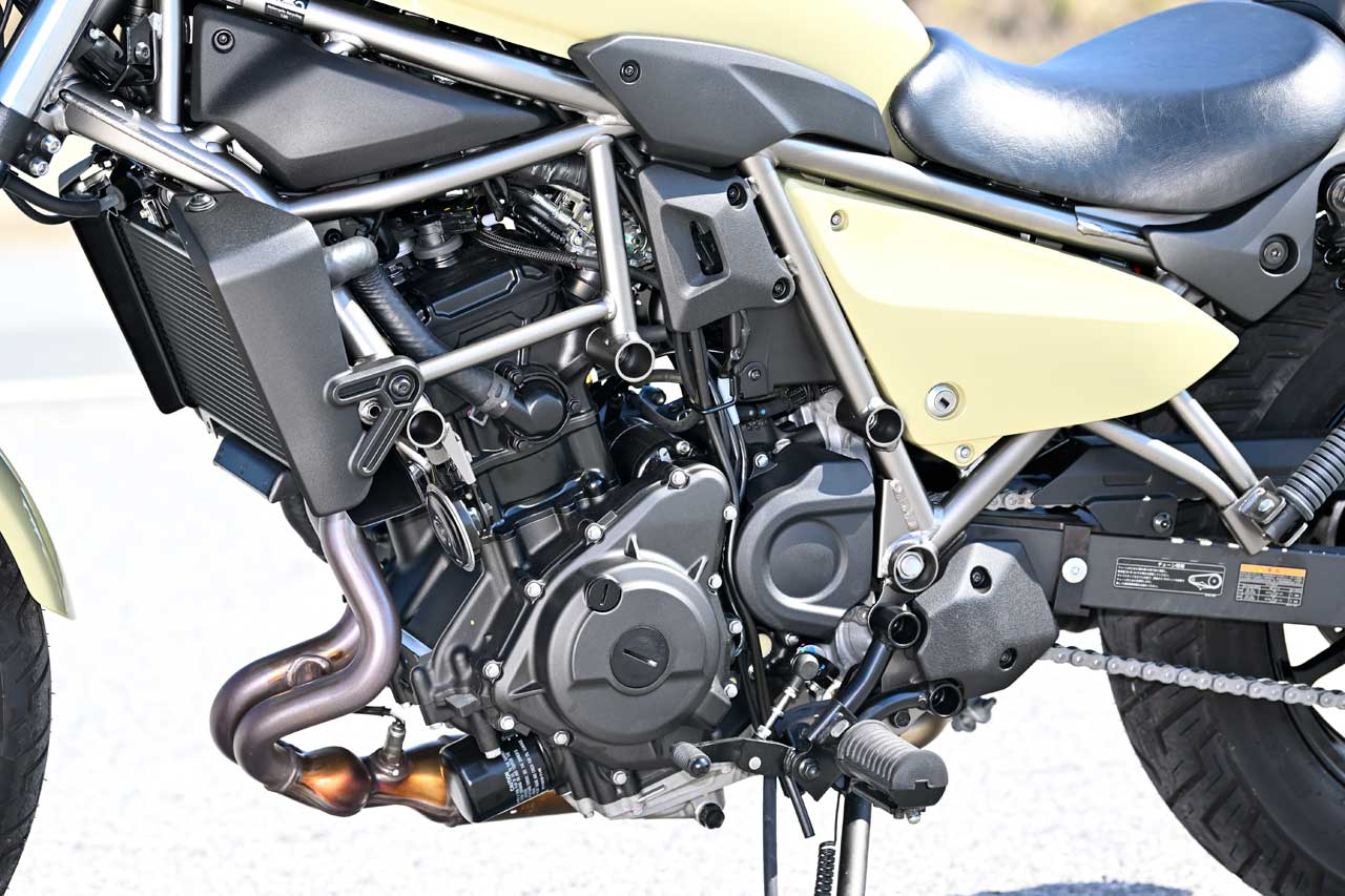 エンジンはNinja400/Z400と基本設計を共有し、スペックも共通