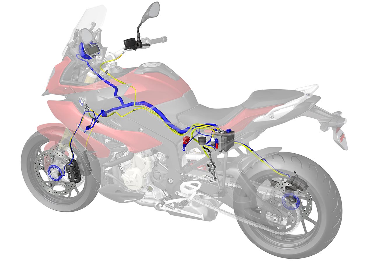 HP4 以降、続々と装着車両の拡大が図られているのが状況に応じて減衰力が自動的に変化する、いわゆるセミアクティブ方式の電子制御サスだ。「ダイナミック」と「ロード」という2種の減衰力から選択することが可能