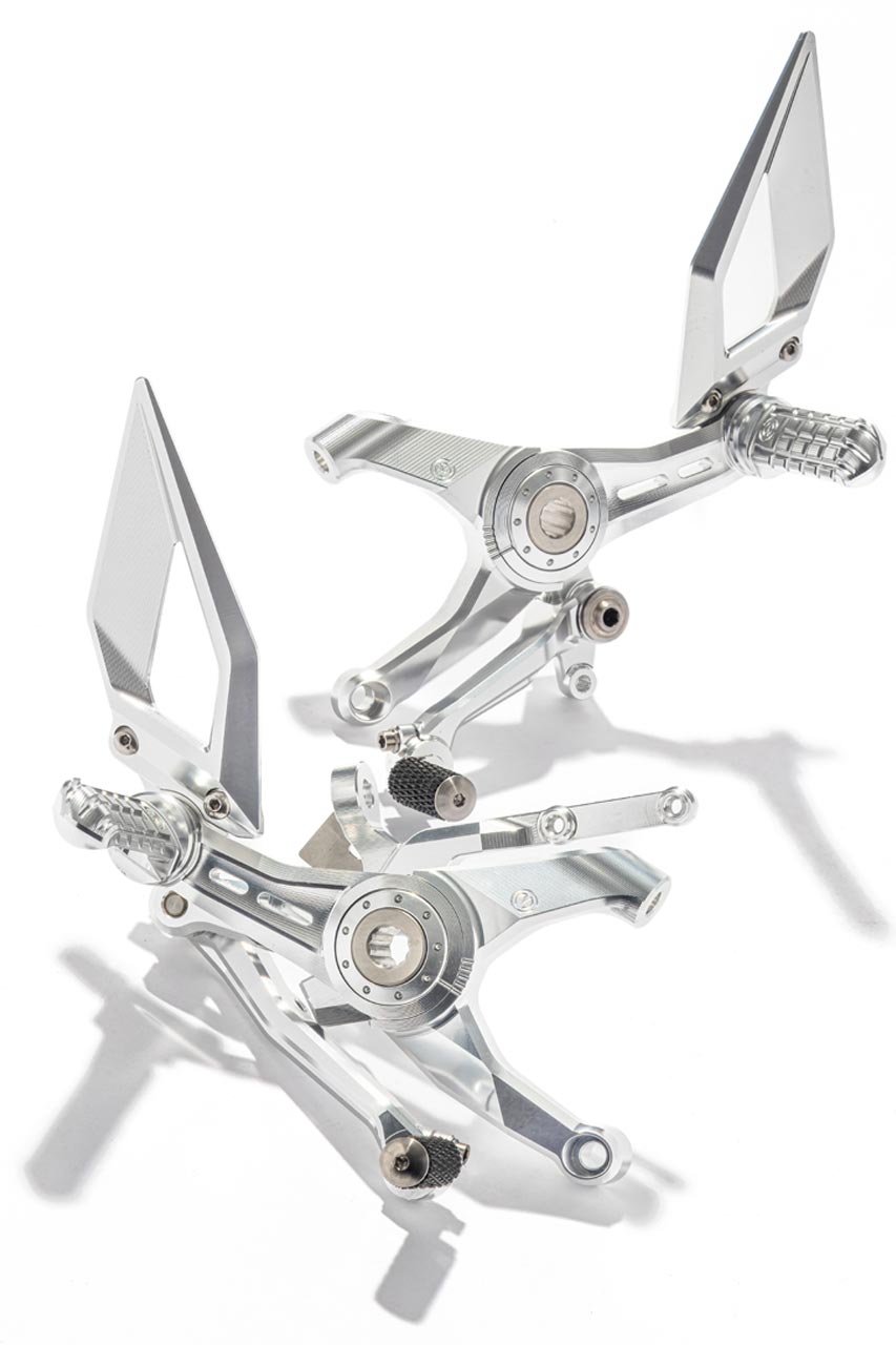 CNC ビレット アジャスタブル ライディングステップセット
価格：34万7380円
カラー：シルバー、ブラック、ゴールド、チタンゴールド